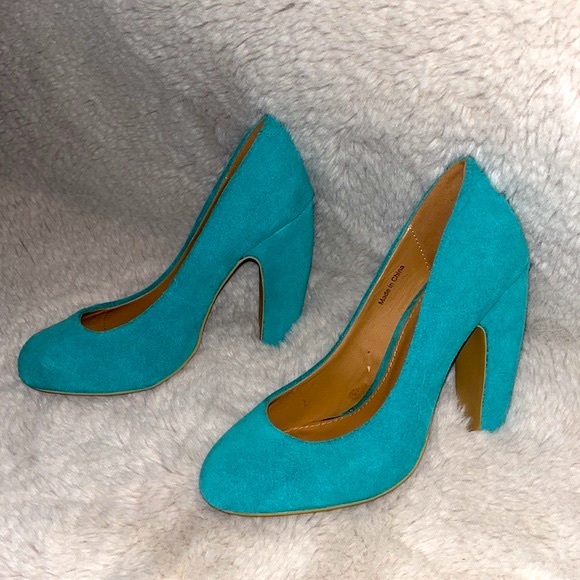 Kimchi Blue brand from Urban Outfitters size 6 suede, turquoise - Picture 1 of 4